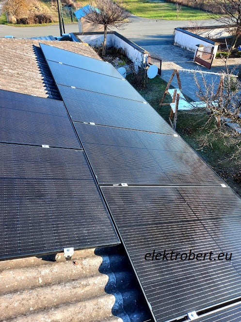 PV Anlage auf einem Eternit-Dach