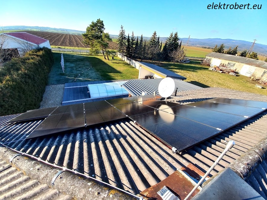 Blitzschutz und PV-Anlage Installation auf einem Dach aus Eternit Wellplatten